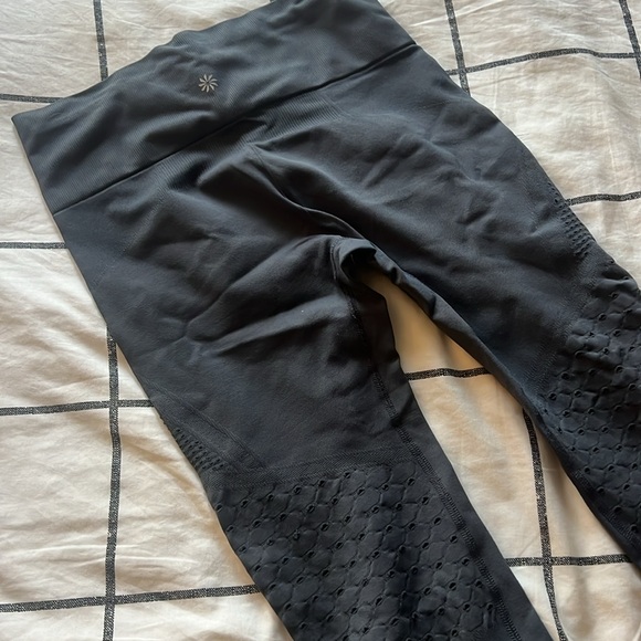 ATHLETA CROP LEGGINGS - Picture 2 of 5